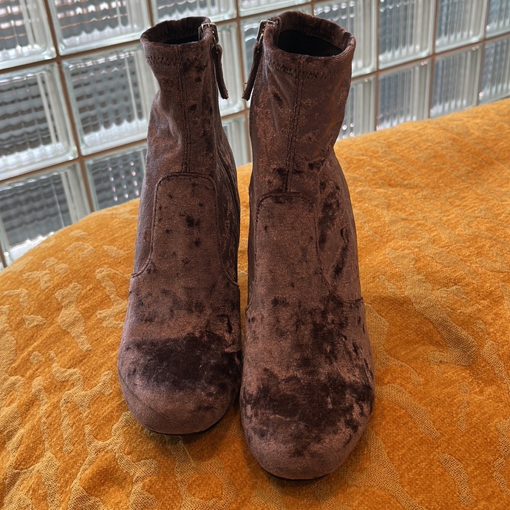 Velvet Heels - Picture 6 of 7